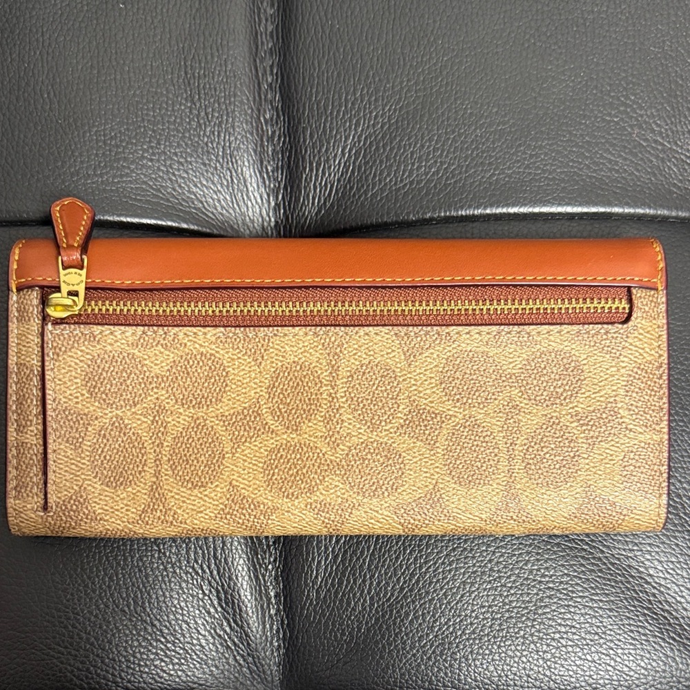 Coach Multi Pockets Wallet EUC - Picture 2 of 13